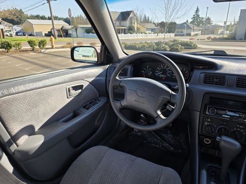 Used 2001 Toyota Camry CE image 10