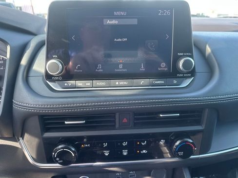 Used 2023 Nissan Rogue S AWD/4WD image 15