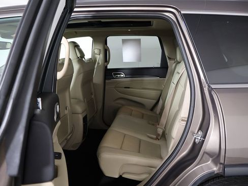 Used 2021 Jeep Grand Cherokee Limited w/ Sun & Sound Group AWD/4WD image 28