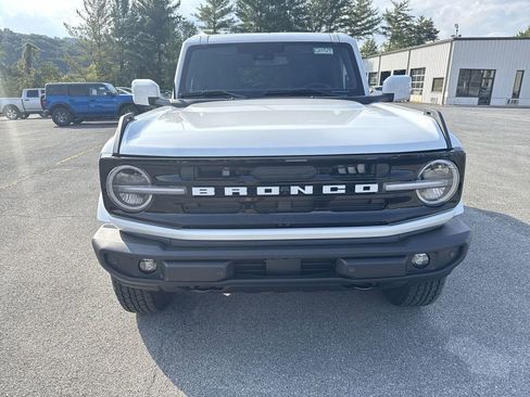 New 2025 Ford Bronco Outer Banks image 2