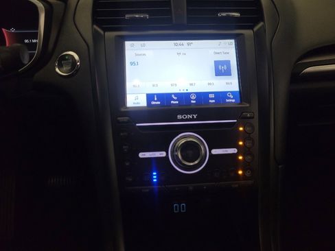Used 2020 Ford Fusion Titanium AWD/4WD image 25