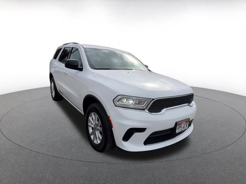 Used 2024 Dodge Durango SXT image 3