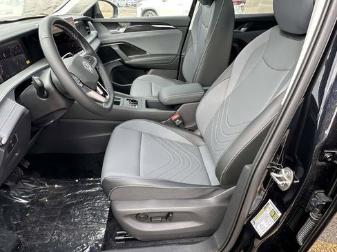 New 2025 Volkswagen Tiguan SE FWD image 13