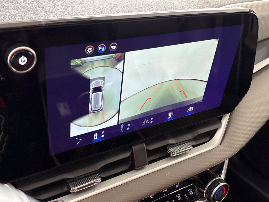 Used 2025 Chevrolet Equinox LT w/ Convenience Package II FWD image 42