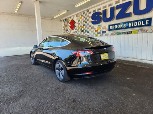 Used 2019 Tesla Model 3 Standard Range Plus image 5