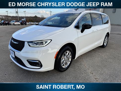 New 2026 Chrysler Pacifica Select FWD image 1