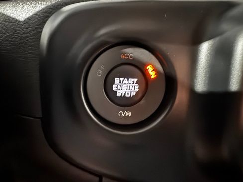 Used 2019 Jeep Wrangler Unlimited Sahara w/ Safetytec Group AWD/4WD image 33