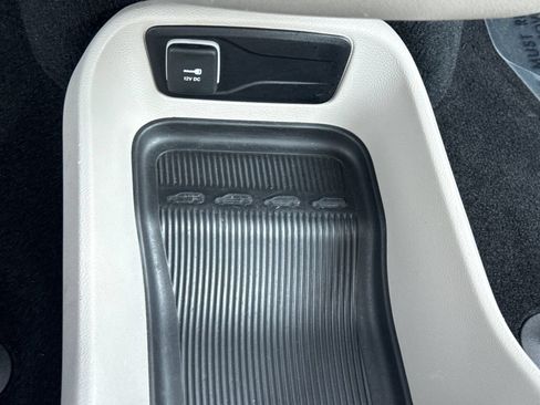 Used 2023 Chrysler Voyager LX FWD image 21