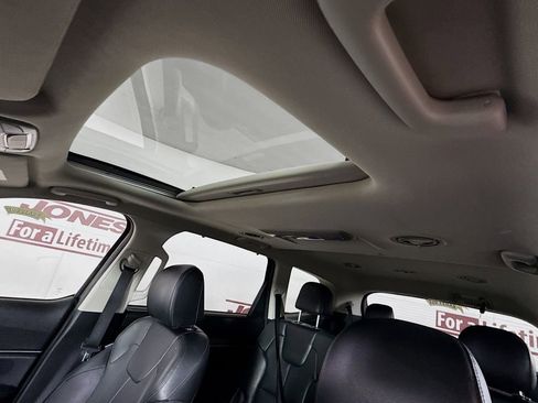 Used 2022 Kia Telluride EX w/ Towing Package FWD image 11