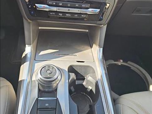 Used 2020 Ford Explorer Platinum image 17