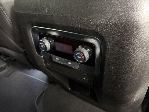 Used 2025 Chevrolet Tahoe Z71 AWD/4WD image 18