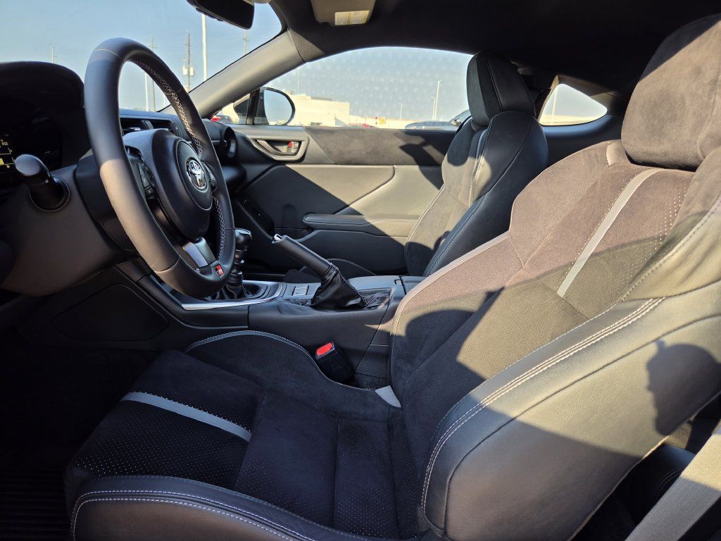 Used 2026 Toyota GR86 Premium w/ ALL Weather Mat Package (TMS) RWD image 26