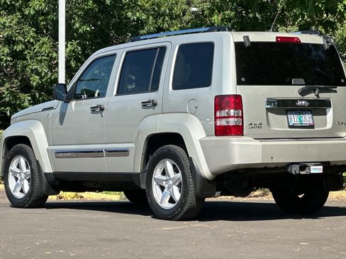 Used 2008 Jeep Liberty Limited w/ Premium Group AWD/4WD image 6