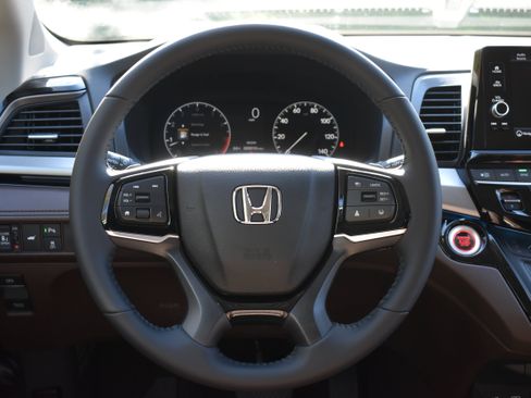 New 2026 Honda Odyssey Touring image 18