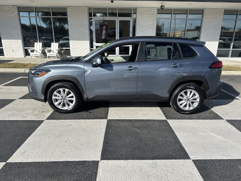 Used 2022 Toyota Corolla Cross LE image 1