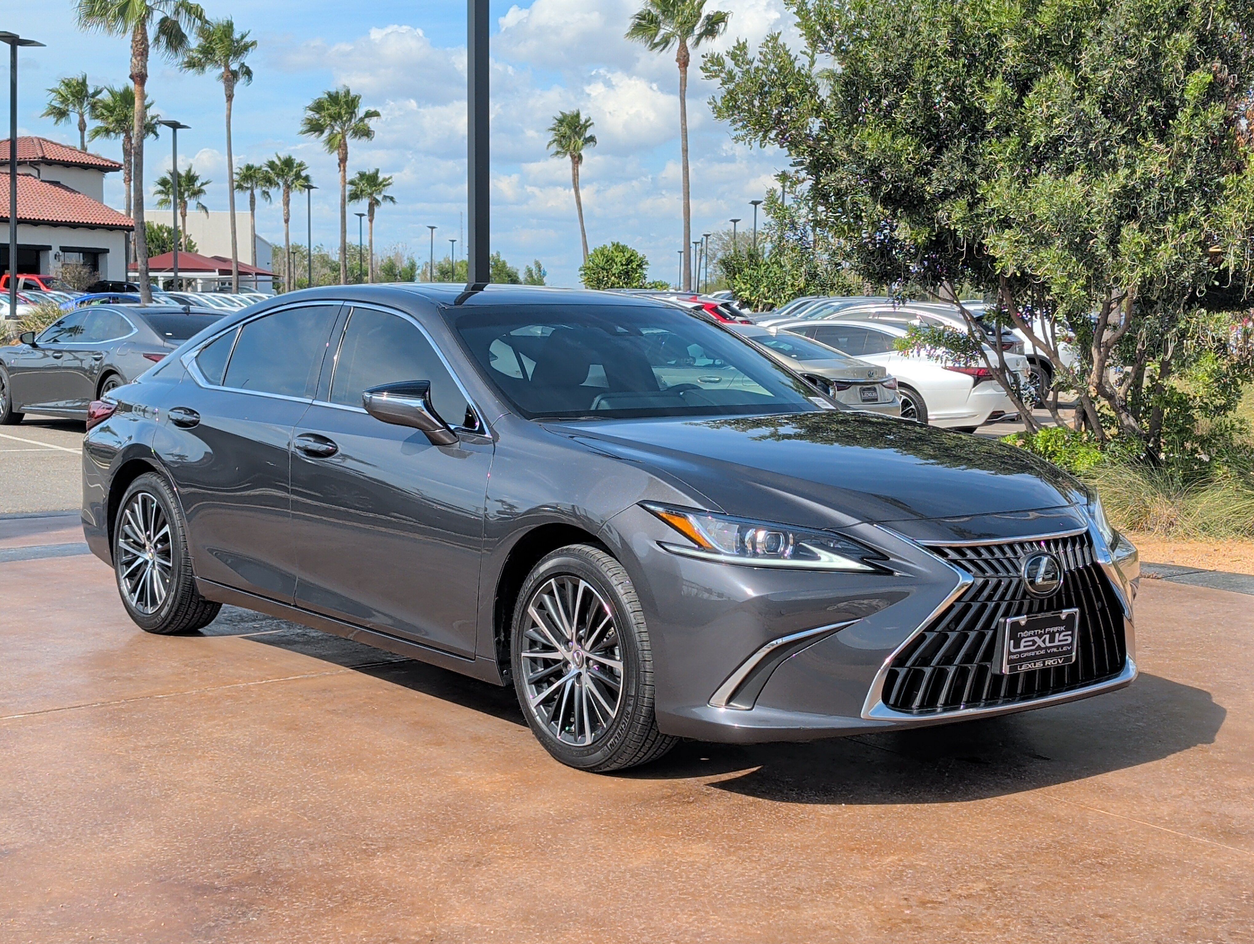 Used 2025 Lexus ES 350 w/ Premium Package FWD image 1