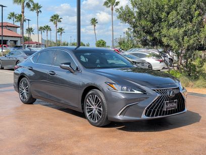 Used 2025 Lexus ES 350 w/ Premium Package