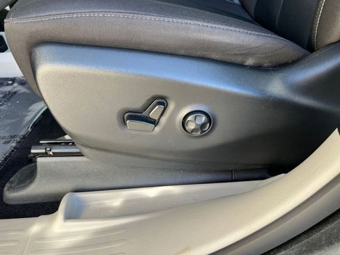 Used 2024 Chrysler Voyager LX image 22