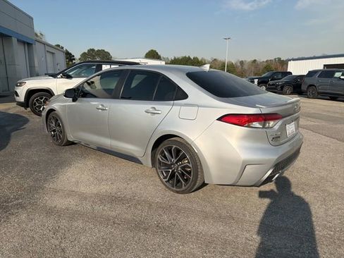 Used 2022 Toyota Corolla SE image 3
