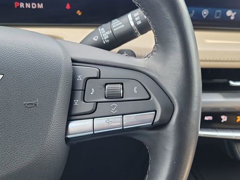 Used 2025 Cadillac XT4 Premium Luxury FWD image 12