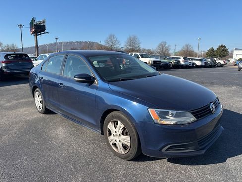 Used 2012 Volkswagen Jetta SE FWD image 2
