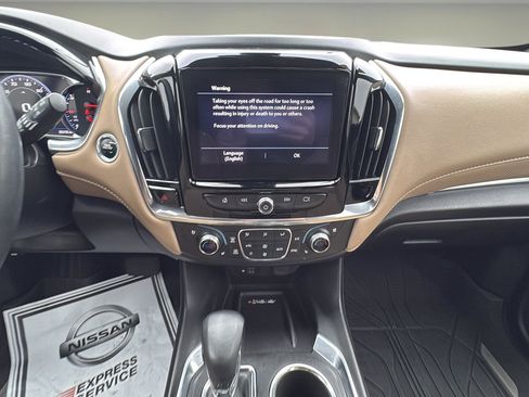 Used 2023 Chevrolet Traverse Premier image 17