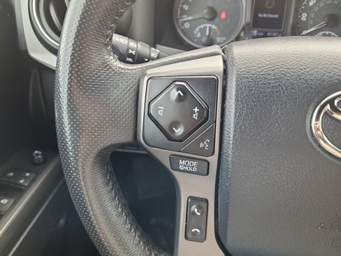 Used 2019 Toyota Tacoma TRD Sport AWD/4WD image 27