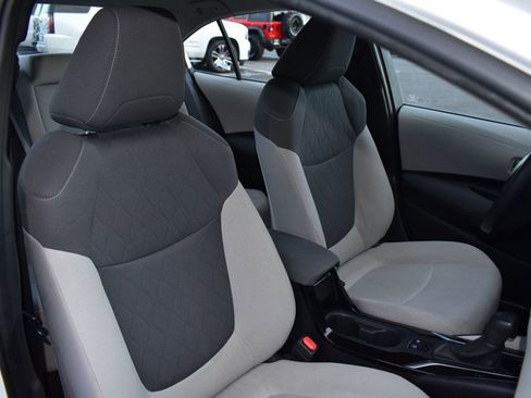 Used 2022 Toyota Corolla LE image 18