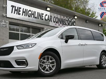 Used 2024 Chrysler Pacifica Touring-L