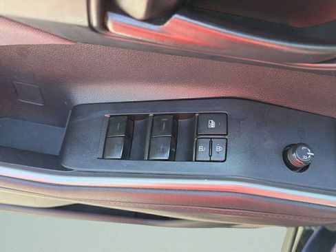 Used 2023 Toyota Highlander L FWD image 19