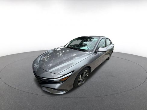 Used 2025 Hyundai Elantra SEL FWD image 3