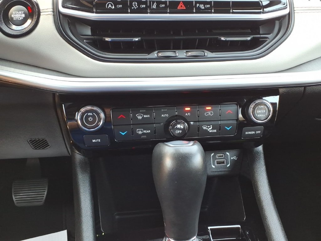 Used 2025 Jeep Compass Limited AWD/4WD image 21