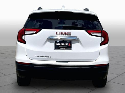 Used 2024 GMC Terrain SLE w/ Driver Convenience Package FWD image 5