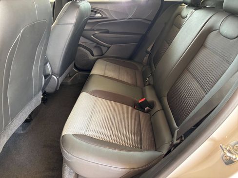 Used 2025 Chevrolet Trax LT FWD image 24