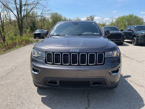 Used 2021 Jeep Grand Cherokee Laredo AWD/4WD image 5