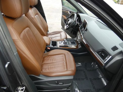 Used 2018 Audi Q5 2.0T Premium Plus w/ Premium Plus Package image 23