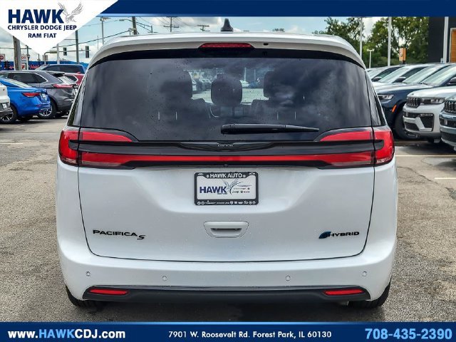 Used 2024 Chrysler Pacifica Limited FWD image 5
