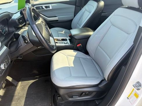 Used 2021 Ford Explorer XLT w/ Equipment Group 202A AWD/4WD image 30