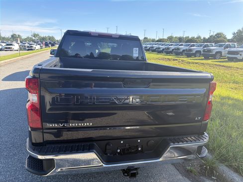 Used 2023 Chevrolet Silverado 1500 LT AWD/4WD image 9