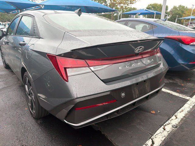 Used 2025 Hyundai Elantra SEL FWD image 7