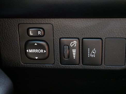 Used 2018 Toyota RAV4 XLE AWD/4WD image 26