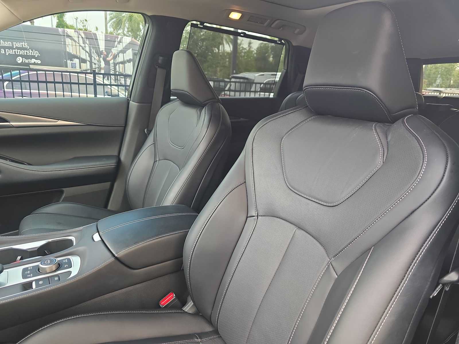 Certified 2024 INFINITI QX60 Luxe w/ Vision Package FWD image 17