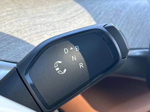 New 2025 Volkswagen ID. Buzz Pro S Plus image 40