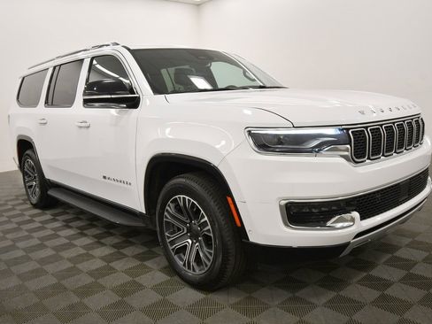 Used 2024 Jeep Wagoneer L Series II w/ Flexible Seating Group image 10