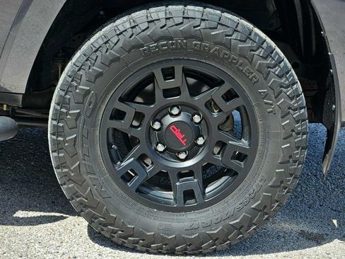 Used 2023 Toyota 4Runner SR5 Premium w/ Moonroof Package AWD/4WD image 14