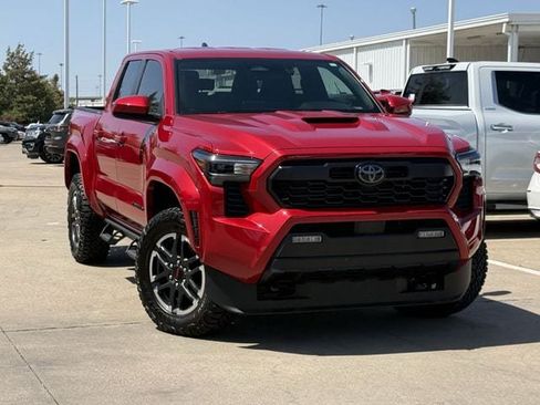 Used 2025 Toyota Tacoma TRD Sport AWD/4WD image 2