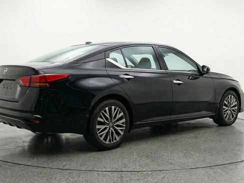 Used 2025 Nissan Altima 2.5 SV image 9