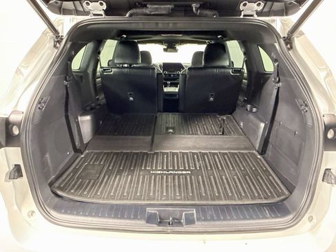 Used 2023 Toyota Highlander XSE AWD/4WD image 28