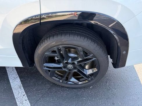 Used 2025 Volkswagen Tiguan SE R-Line AWD/4WD image 5