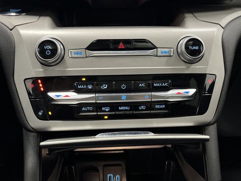 Used 2023 Ford Explorer XLT image 20